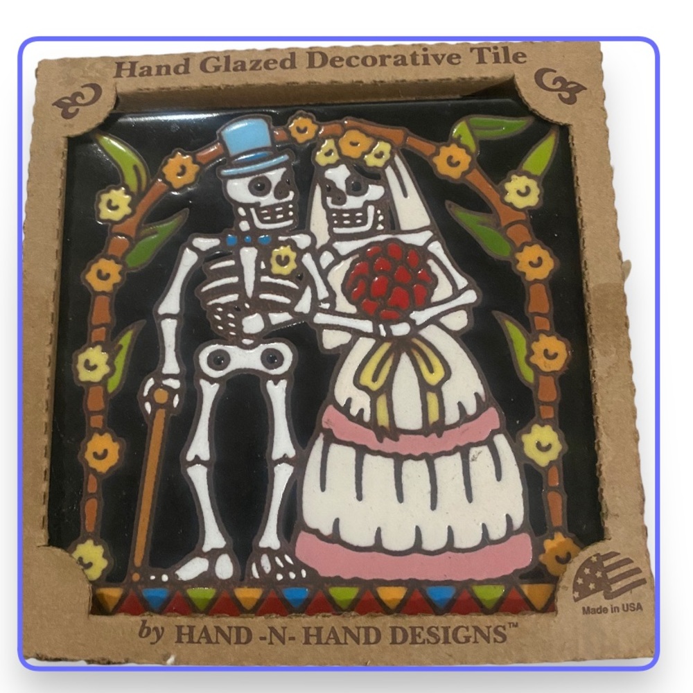 Hand glazed decorative day of the dead married skeletons dia de Los muertos